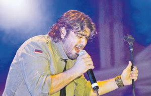 El cantautor hospitalenc, Antonio Orozco va ser un dels artistes convidats que durant els dies de festa va oferir un concert com a proposta pel public més jove.