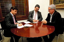 Signatura del Coveni entre l’Ajuntament de Molins de Rei i el Consorci de Comerç, Artesania i Moda de Catalunya.