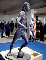 Escultura en memoria del excapitán blanquiazul Daniel Jarque