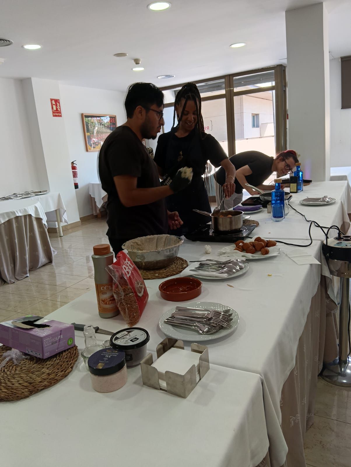 alumnos-de-castelldefels-cocinan-con-chefs-de-mas-de-15-paises-en-el-food-capitals-summit-2026-1.jpeg