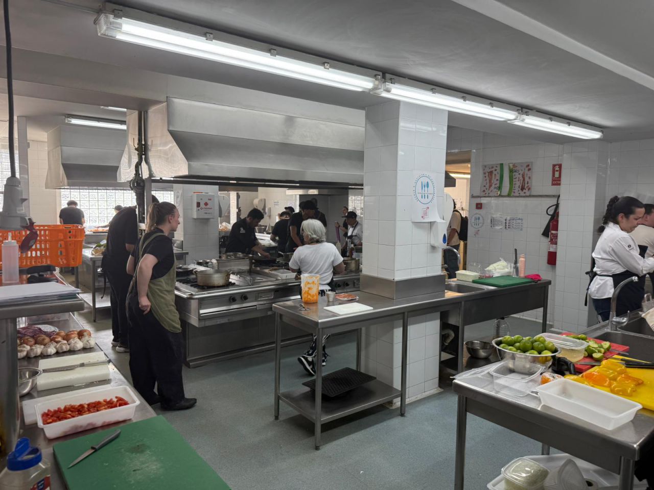 alumnos-de-castelldefels-cocinan-con-chefs-de-mas-de-15-paises-en-el-food-capitals-summit-2026-2.jpeg