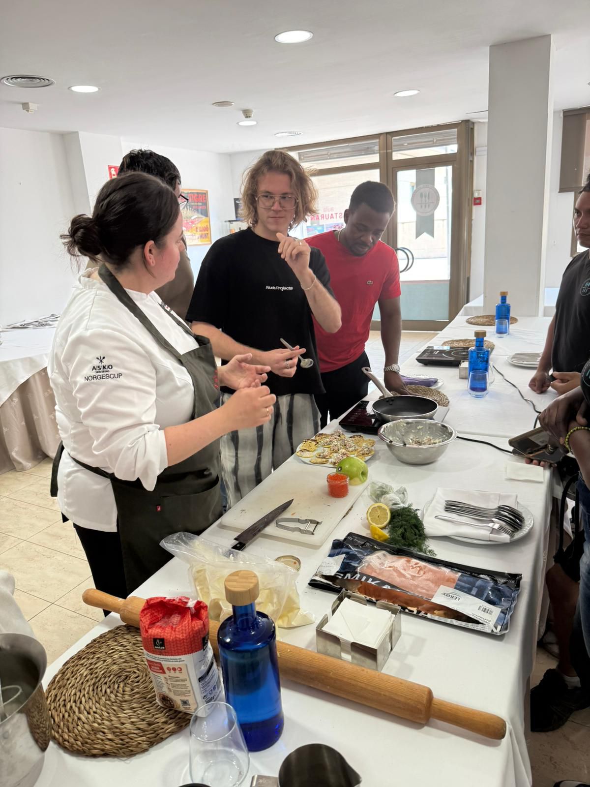 alumnos-de-castelldefels-cocinan-con-chefs-de-mas-de-15-paises-en-el-food-capitals-summit-2026-3.jpeg