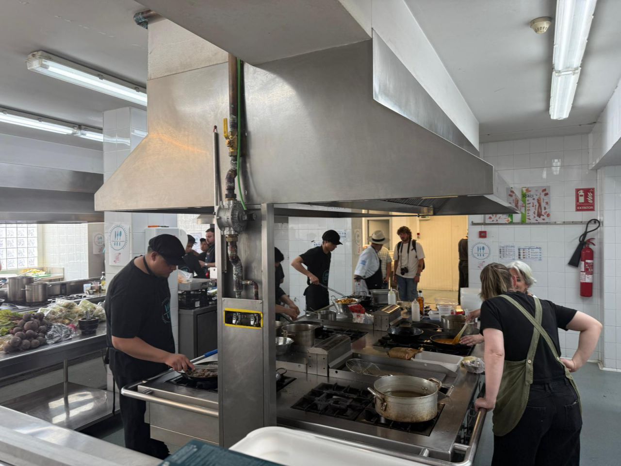 alumnos-de-castelldefels-cocinan-con-chefs-de-mas-de-15-paises-en-el-food-capitals-summit-2026-5.jpeg