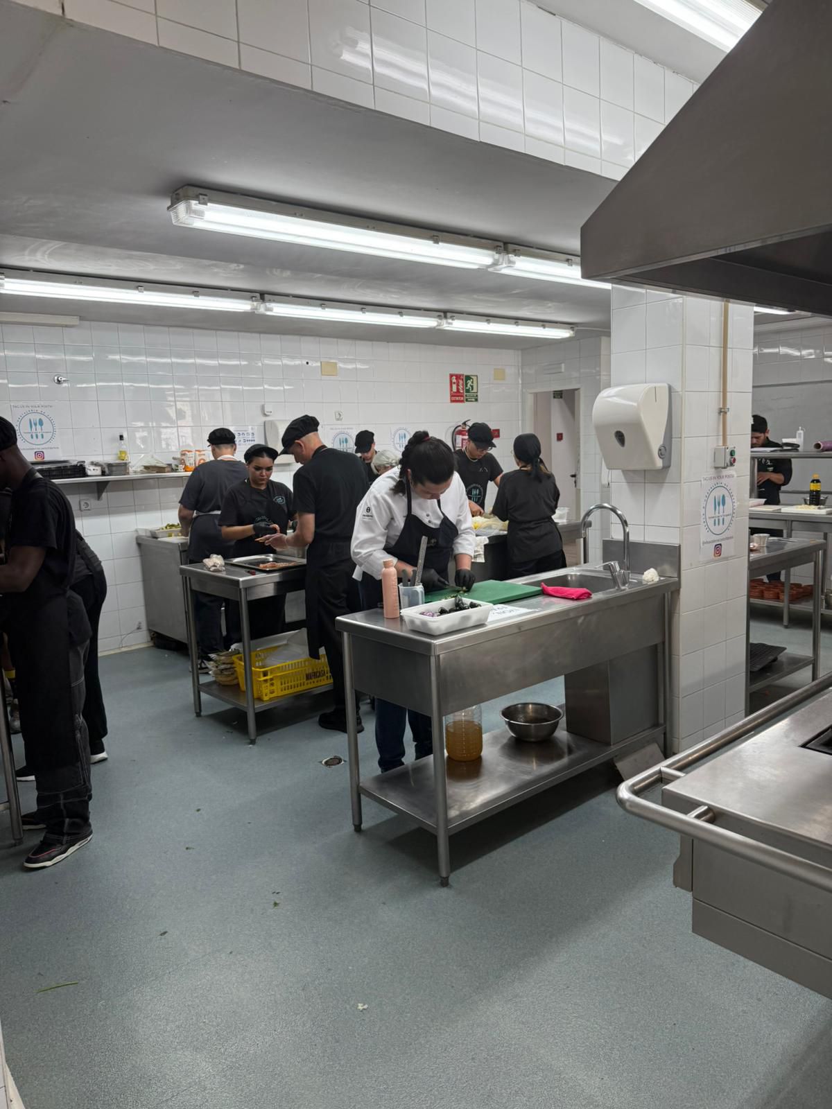 alumnos-de-castelldefels-cocinan-con-chefs-de-mas-de-15-paises-en-el-food-capitals-summit-2026-8.jpeg