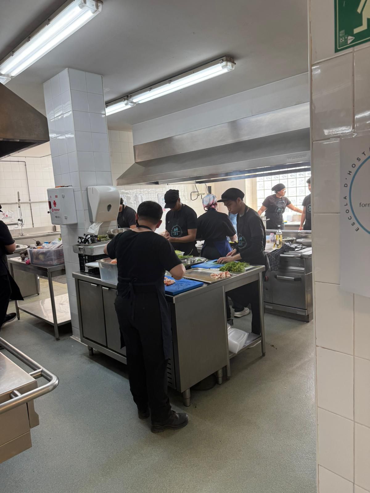 alumnos-de-castelldefels-cocinan-con-chefs-de-mas-de-15-paises-en-el-food-capitals-summit-2026-9.jpeg
