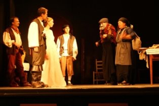 El Grup Teatral hospitalenc Margarida Xirgu actua a la Universitat Catalana d'Estiu
