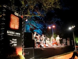 RIU van estar programats per participar amb la seva renovada i particular visió de la música tradicional catalana al festival de Montjuïc de Nit