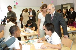 El president Montilla visita l’Espai de Benvinguda Educativa de Cornellà de Llobregat