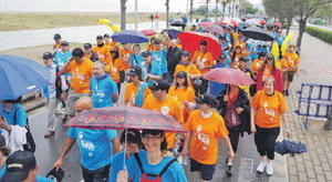Castelldefels y Viladecans celebran una “Caminada contra la Fam”