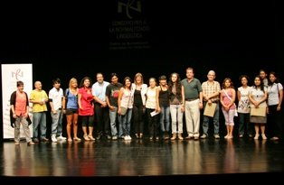 Es lliuren a l'Hospitalet els certificats del nivell bàsic de català