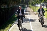 Cornellà presenta el nou carril per a bicicletes
