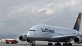L'avió més gran del món aterra a l'aeroport del Prat