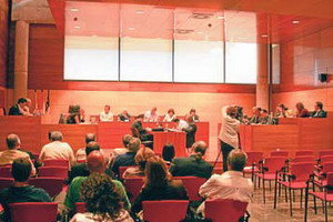 El Pleno de Gavà debate la prohibición del Burka