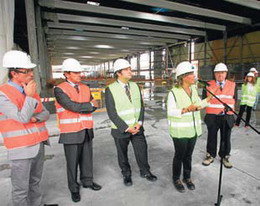 Los alcaldes de Barcelona y l’H visitan los nuevos pabellones de Fira de Barcelona