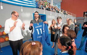 Sant Feliu de Llobregat ret homenatge a en Juan Carlos Navarro