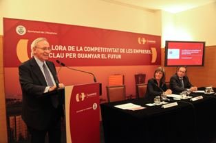 Mquel Valls en el decurs de la conferència que ha presentat l'alcaldessa del municipi, Núria Marín