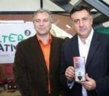 Joan Puigcercós i Víctor Puntas donen suport al Cafè Molins de Rei de comerç just