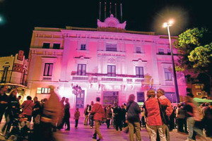 El Baix Llobregat se ilumina en el Día Mundial contra el Cáncer de Mama