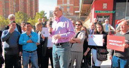 José Montilla celebra un micromiting en Bellvitge