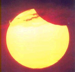 Castelldefels viu un nou eclipsi de sol