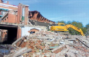 Las instalaciones y dependencias de la Escola se han trasladado provisionalmente a la calle Salvador Aulestia i Barriac 9-11 del municipio.