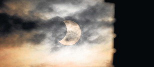 El Baix Llobregat vive un eclipse parcial de sol