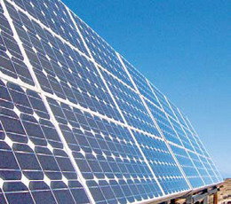 La rotonda de Can Roca se ilumina con energía solar