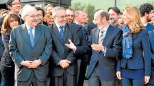 El vicepresidente Rubalcaba y la ministra de Ciencia e Innovación visitan el ICFO de Castelldefels
