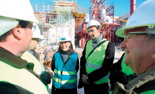 La alcaldesa Núria Marín visita la futura Central de Generación de Energías