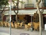Cornellà rebaixa la taxa per instal·lar terrasses