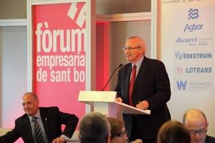 El Ponent Miquel Valls durant la seva conferència al Forum Empresarial de Sant Boi