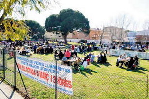 Alegre i assolellada calçotada de Festa Major d’Hivern al barri de Lluminetes