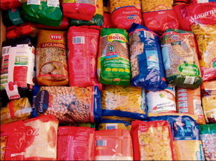 El nombre de famílies que recorren al banc d’aliments de Sant Just es manté