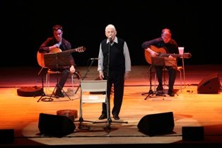Raimon actua al nou Teatre Mercè Rodoreda