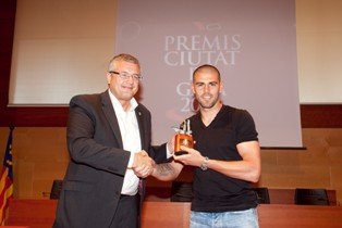 Gavà distingeix Víctor Valdés amb el Premi Ciutat de Gavà a l'Esport