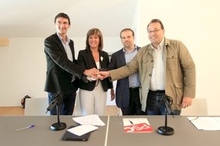 PSC, ICV i EUIA firmen el pacte de Govern