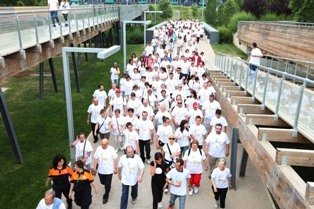 4.000 persones caminen contra la fam a Viladecans