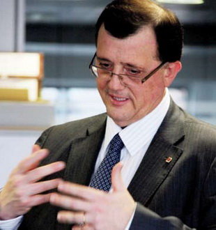 El Conseller Mena visita la planta de SEAT a Martorell