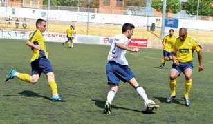 La UE Castelldefels s’emporta el derbi contra El Prat per 2-1