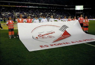Creu Roja Cornellà homenatjada per el rcd Espanyol