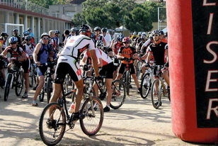 120 personas participan en la 6a Volta dels Turons de la Agrupació Ciclista Sant Just