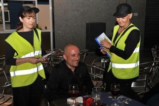 L'Ajuntament d'Esplugues enceta una campanya per mantenir els carrers nets