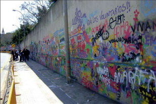 L’enderroc d’un mur històric obre el psiquiàtric a la ciutat de Sant Boi