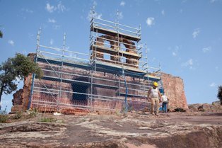 Comencen les obres de consolidació de l’espadanya de l’església de Sant Miquel