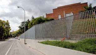 Nueva valla metálica en el Hospital de Sant Joan de Déu