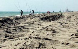 Comença l’aportació anual de sorra a la platja