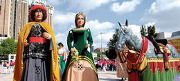La Trobada de Gegants i Capgrossos aplega a Esplugues 15 colles de tot Catalunya