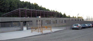 L’Ajuntament construirà una vorera davant de la nova escola i condicionarà l’accés a la pista poliesportiva