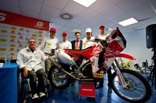La Fundación Step by Step de Hospitalet de Llobregat presenta el equipo para el próximo Dakar