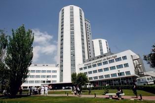 El Hospital de Bellvitge opera por primera vez un cáncer de lengua mediante cirugía robótica